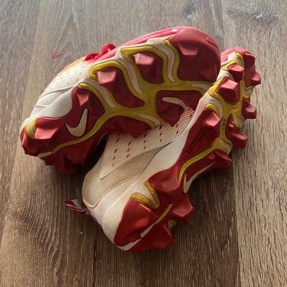 Red Nike t ball baseball cleats size 13c - Picture 2 of 3